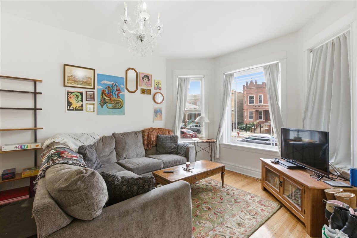 2333 N Hamlin Avenue Unit: 1