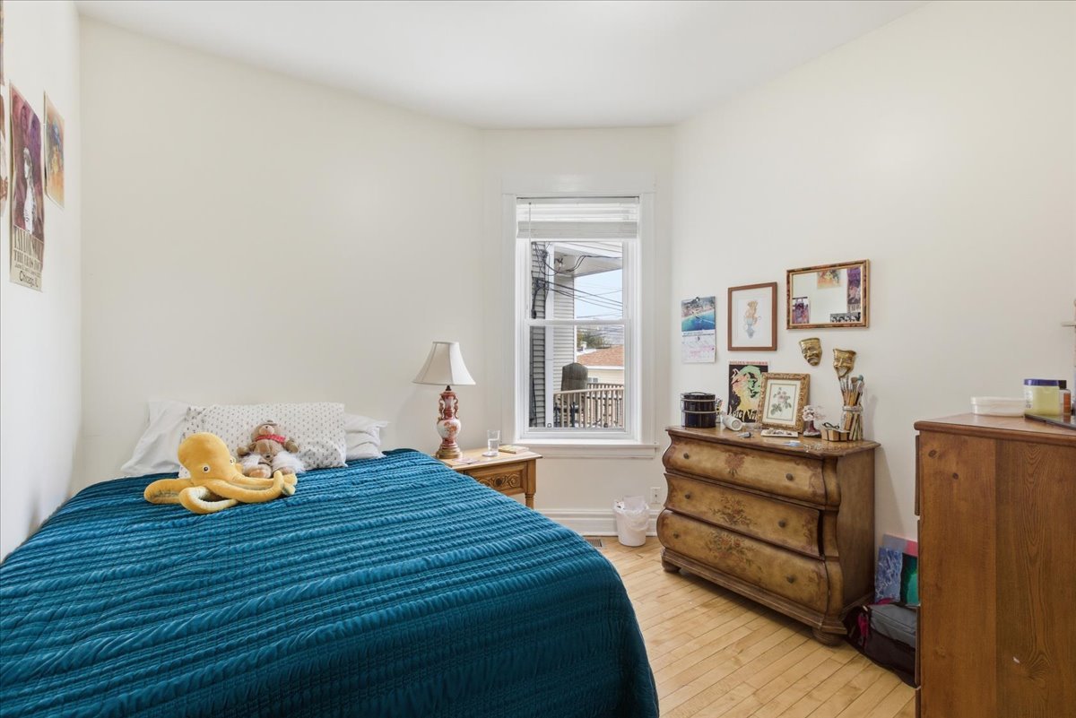 2333 N Hamlin Avenue Unit: 1