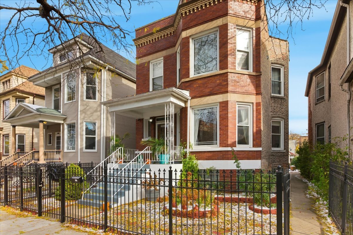 2333 N Hamlin Avenue Unit: 1