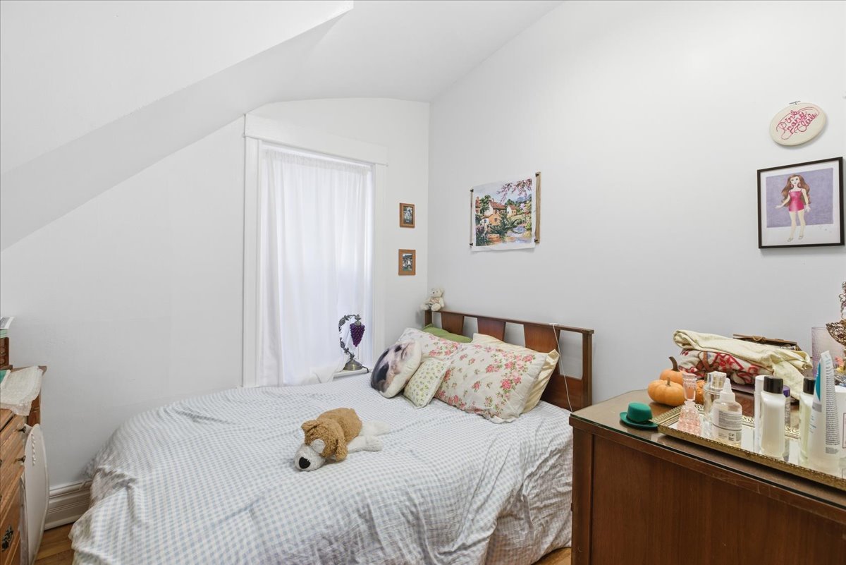 2333 N Hamlin Avenue Unit: 1