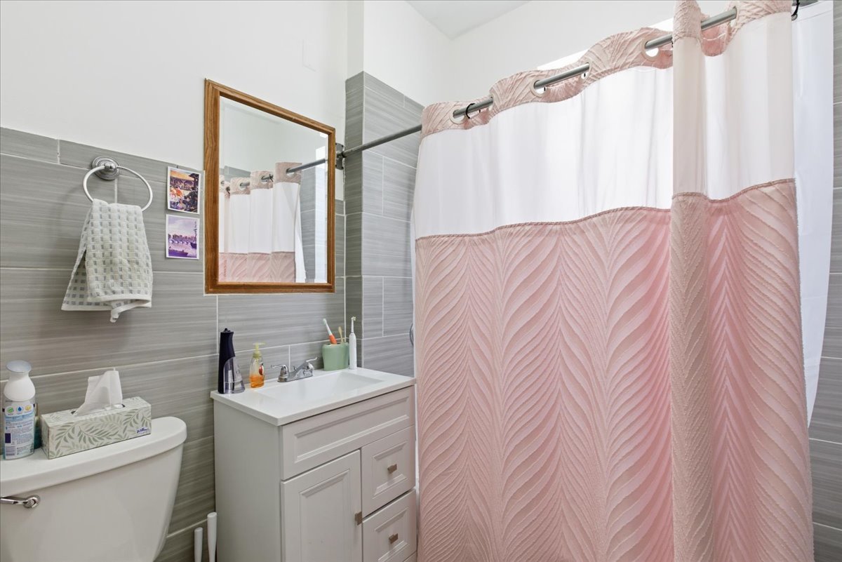 2333 N Hamlin Avenue Unit: 1