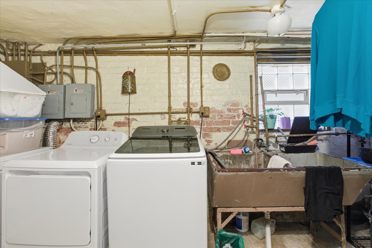 2333 N Hamlin Avenue Unit: 1