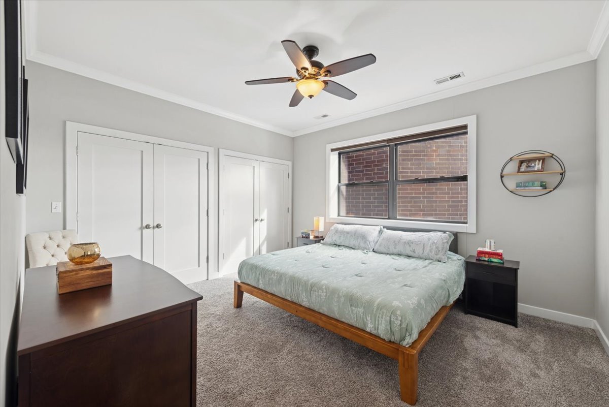 3028 W Roscoe Street Unit: 306