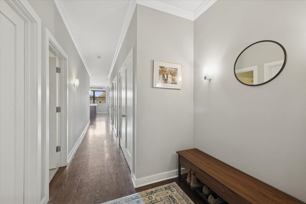 3028 W Roscoe Street Unit: 306