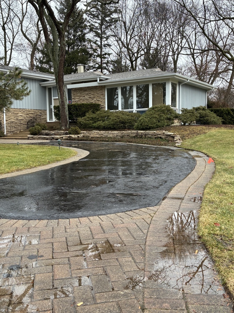 73 W Canterbury Lane