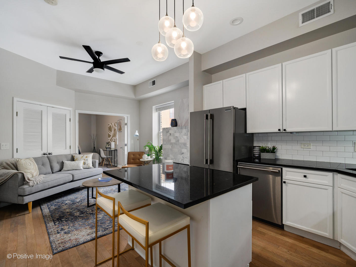 1636 W Melrose Street Unit: 405