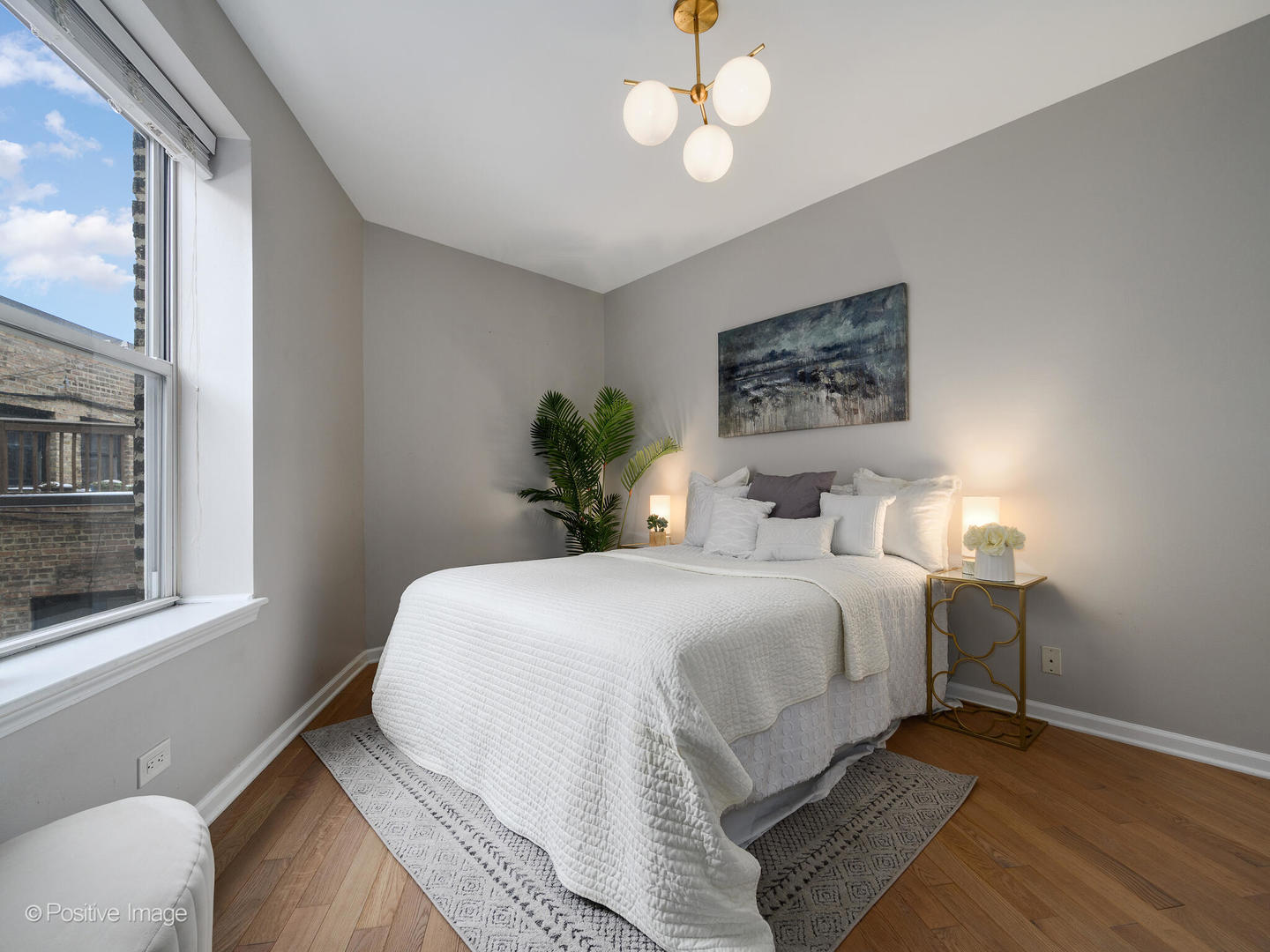 1636 W Melrose Street Unit: 405