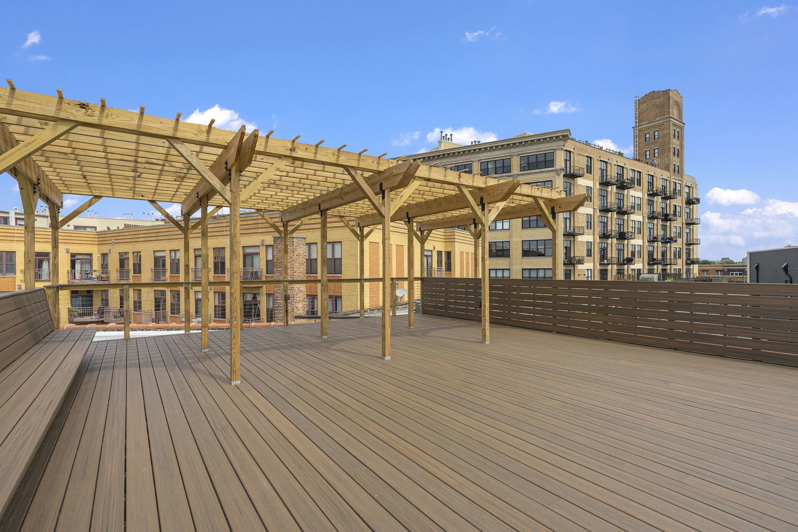 1636 W Melrose Street Unit: 405