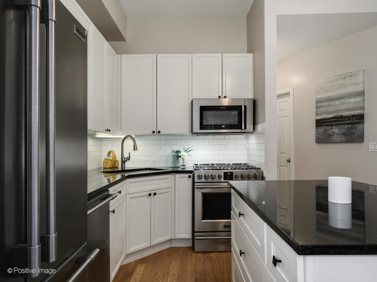 1636 W Melrose Street Unit: 405