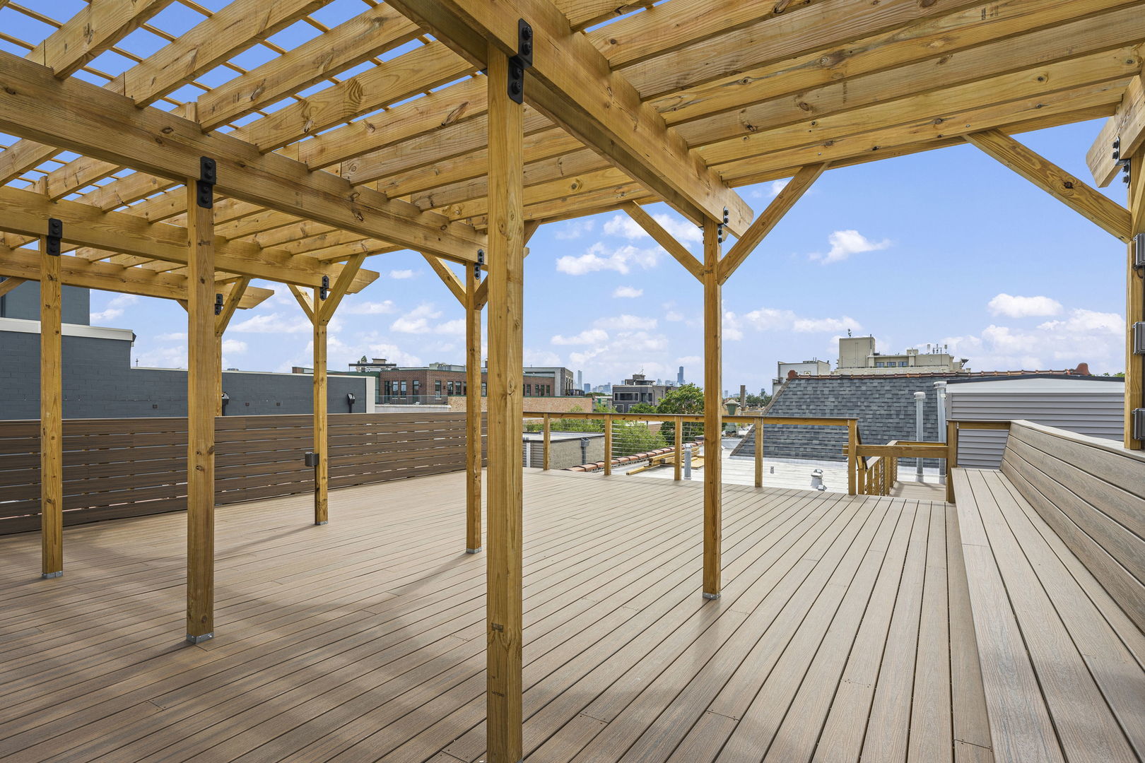 1636 W Melrose Street Unit: 405