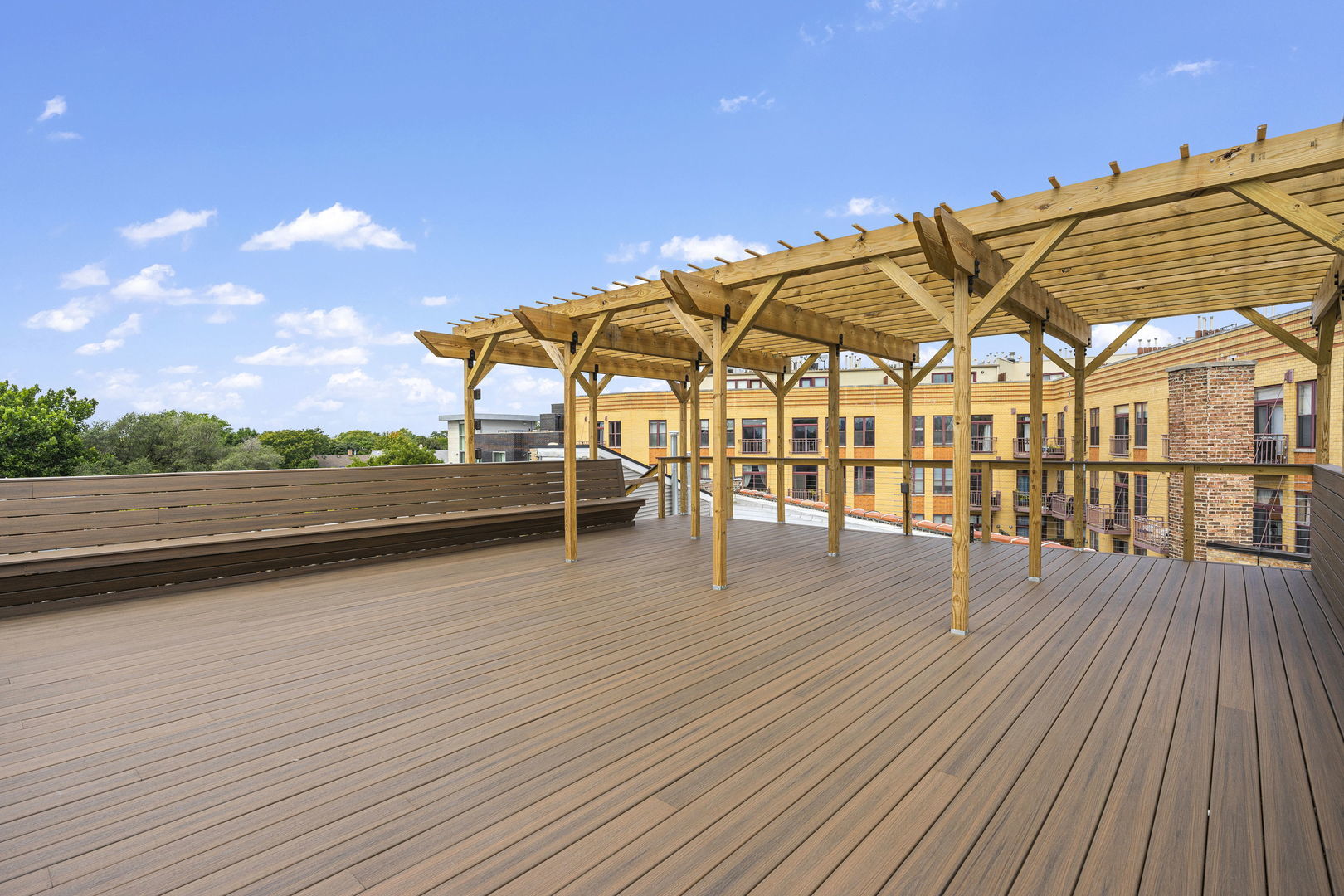 1636 W Melrose Street Unit: 405