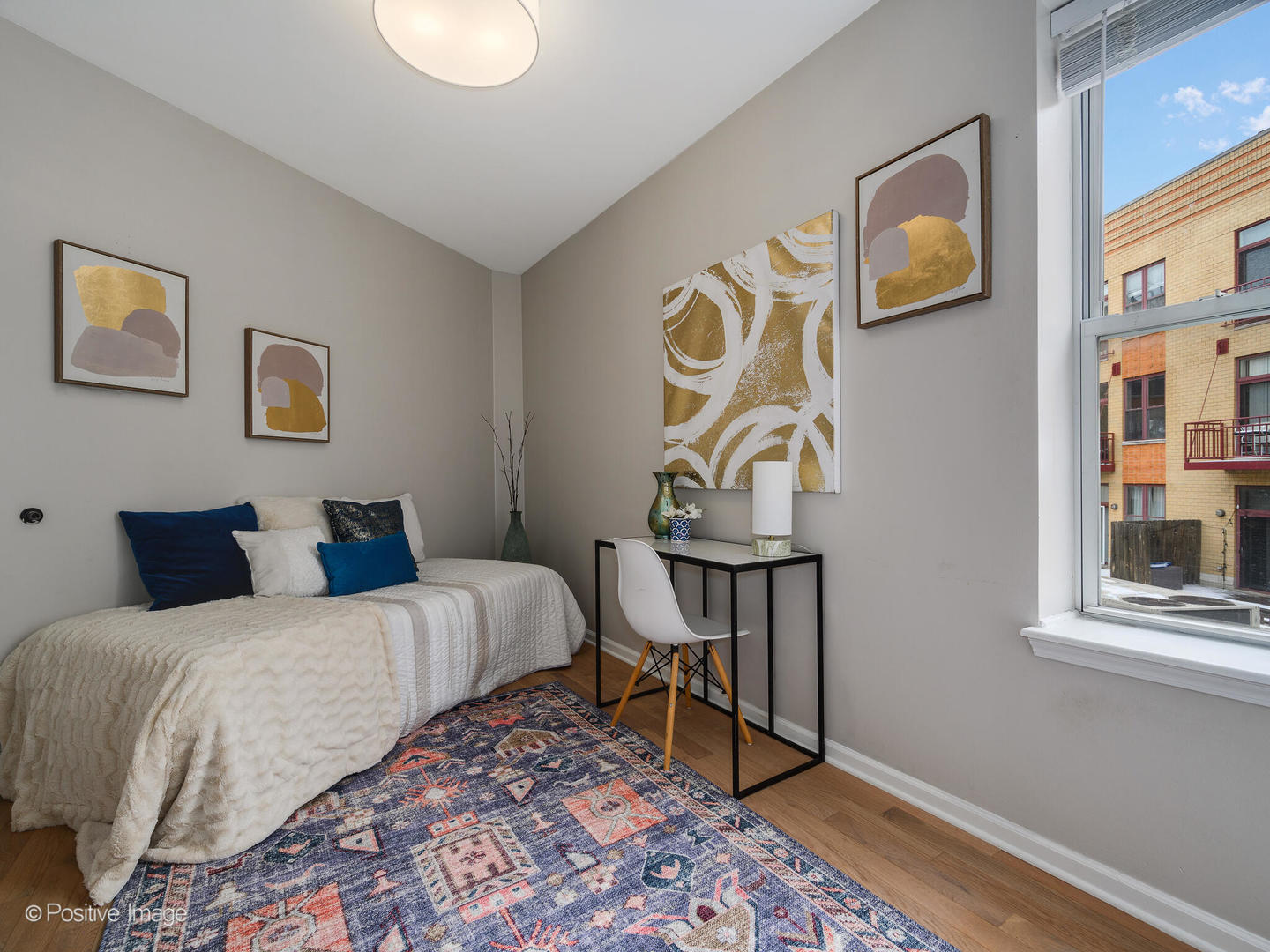 1636 W Melrose Street Unit: 405