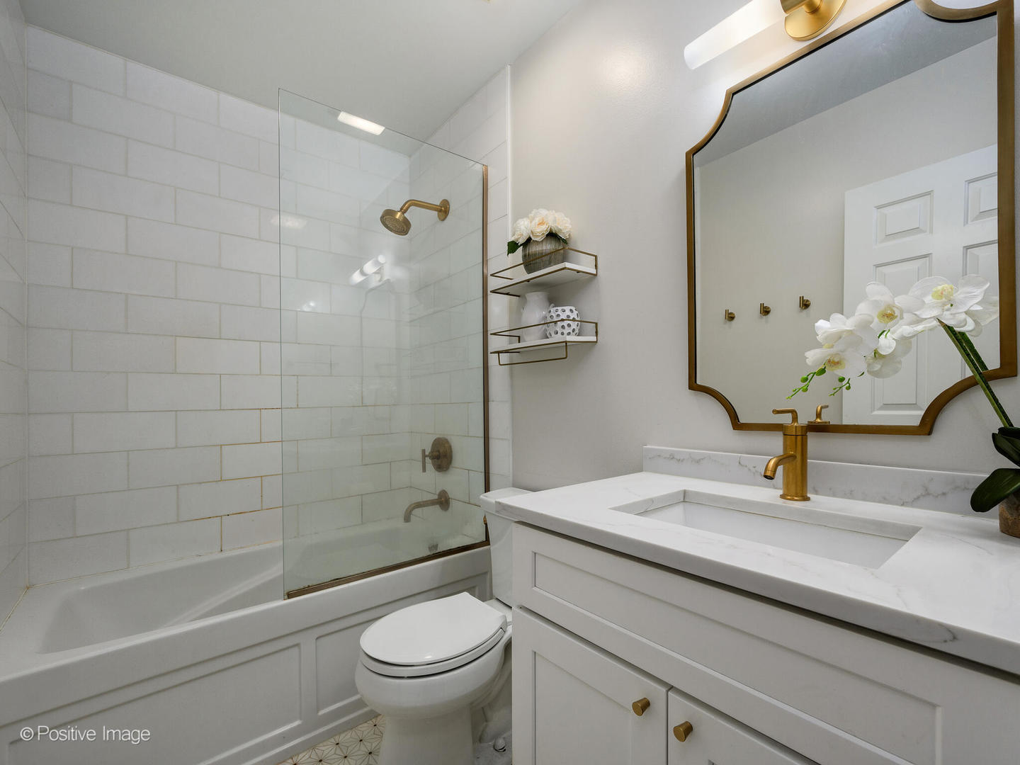 1636 W Melrose Street Unit: 405