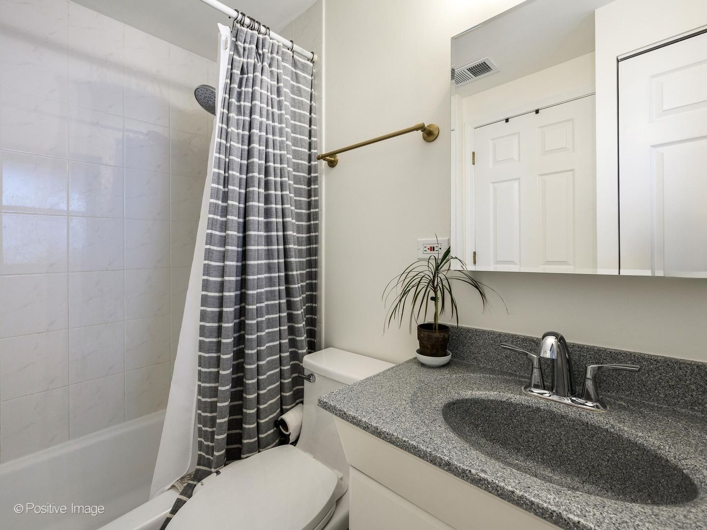 4935 N Wolcott Avenue Unit: 1A