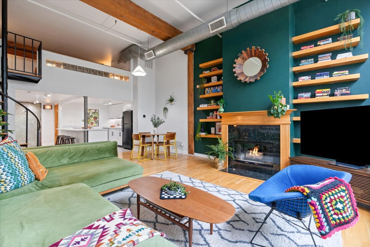 2650 W BELDEN Avenue Unit: 215