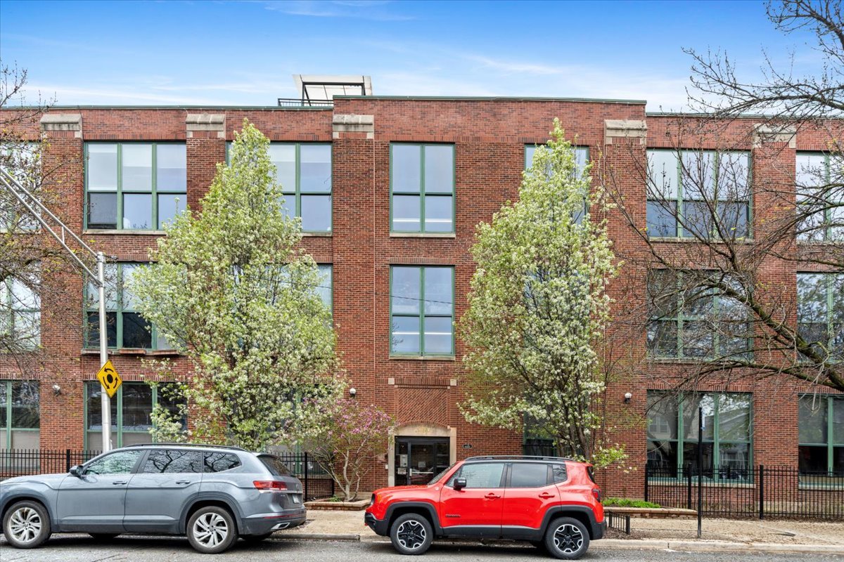 2650 W BELDEN Avenue Unit: 215