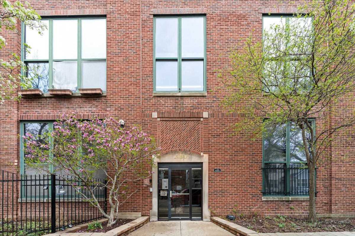 2650 W BELDEN Avenue Unit: 215