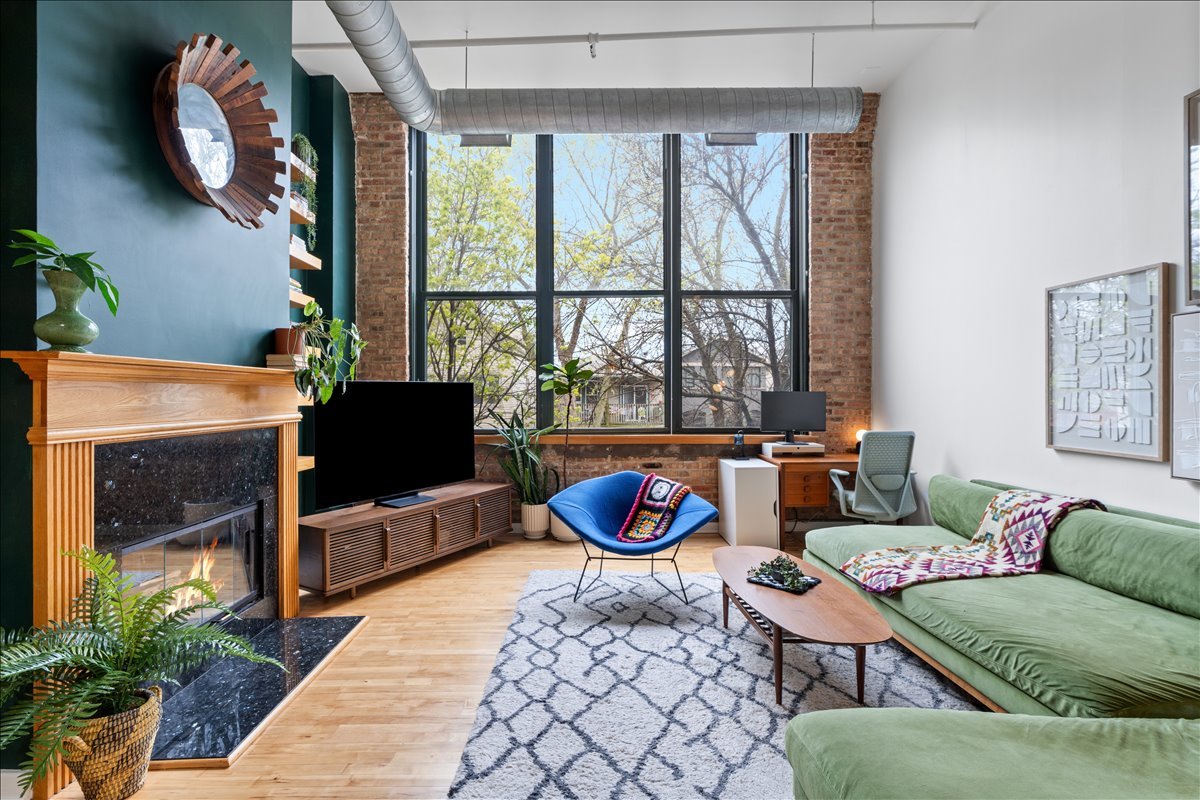 2650 W BELDEN Avenue Unit: 215