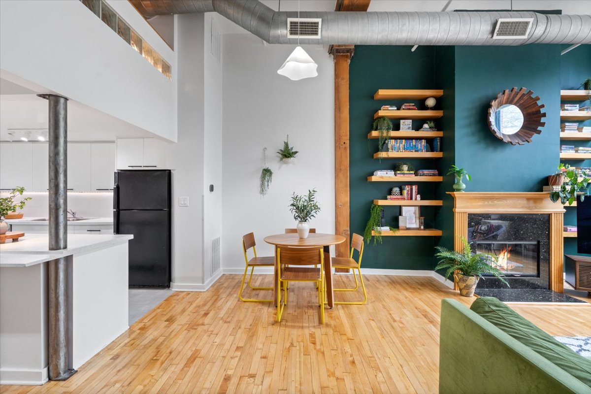 2650 W BELDEN Avenue Unit: 215