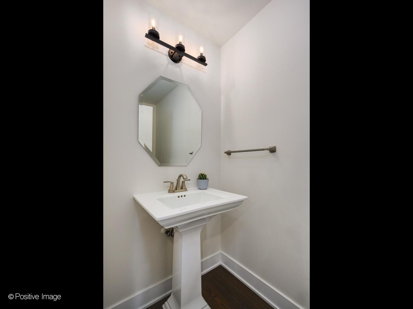 37 S Chestnut Avenue