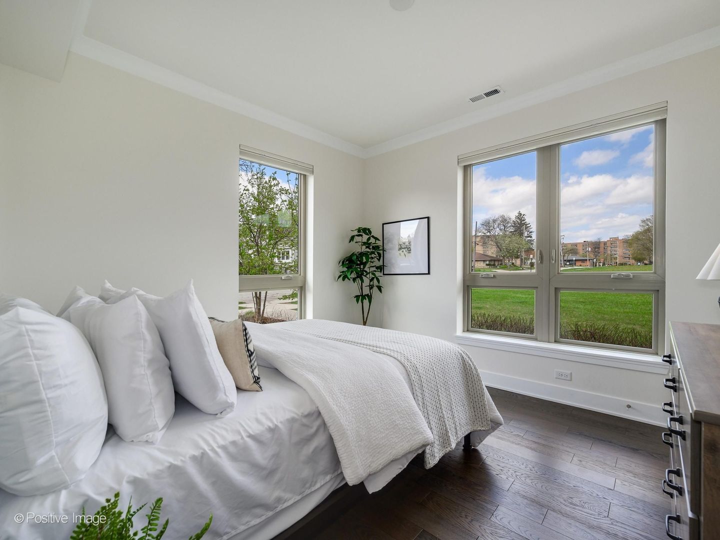 37 S Chestnut Avenue