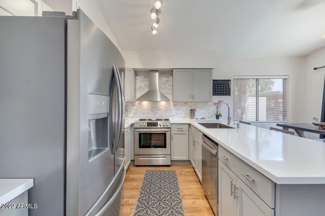 3321 S PARKSIDE Drive