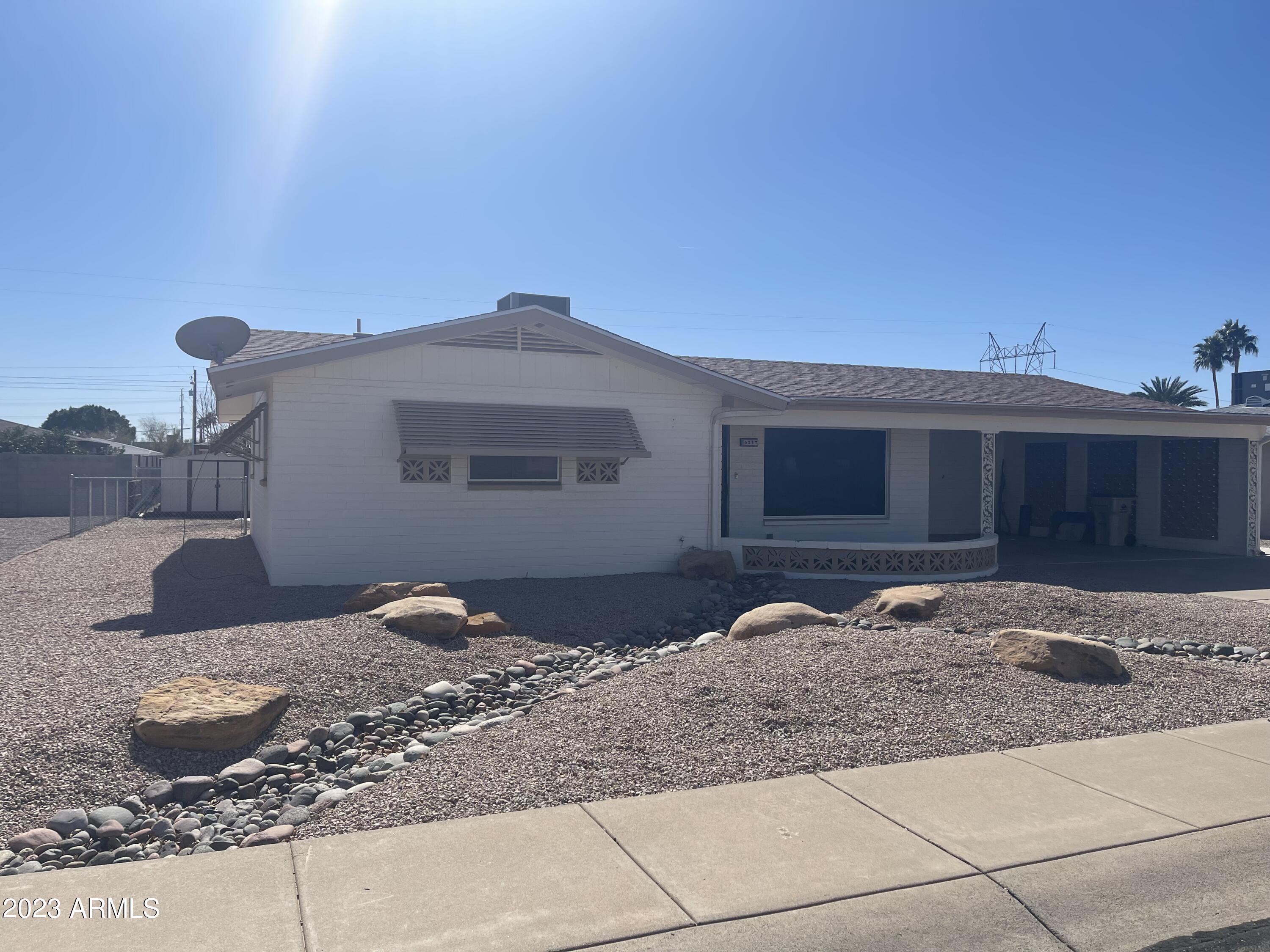 6217 E DES MOINES Street