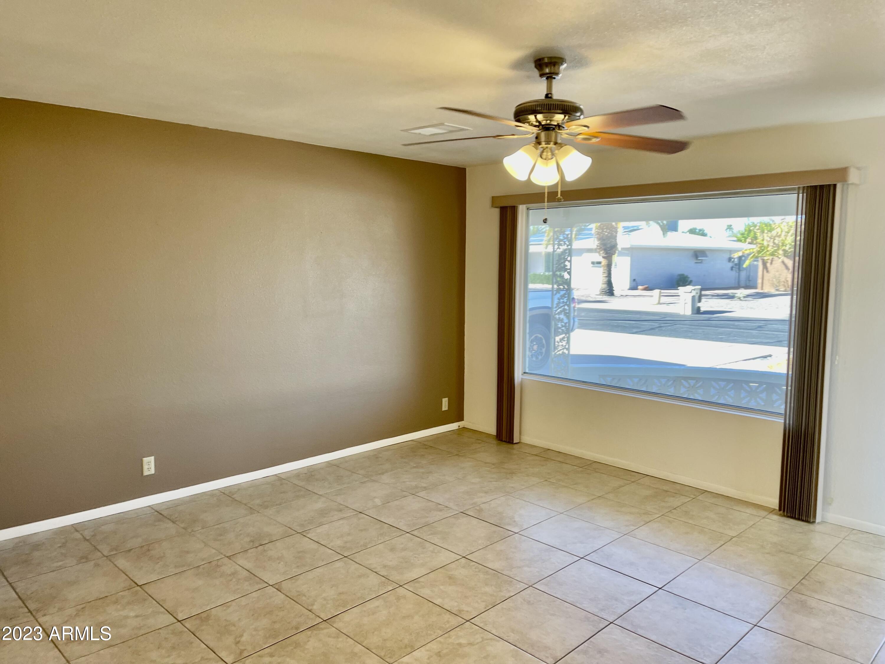 6217 E DES MOINES Street