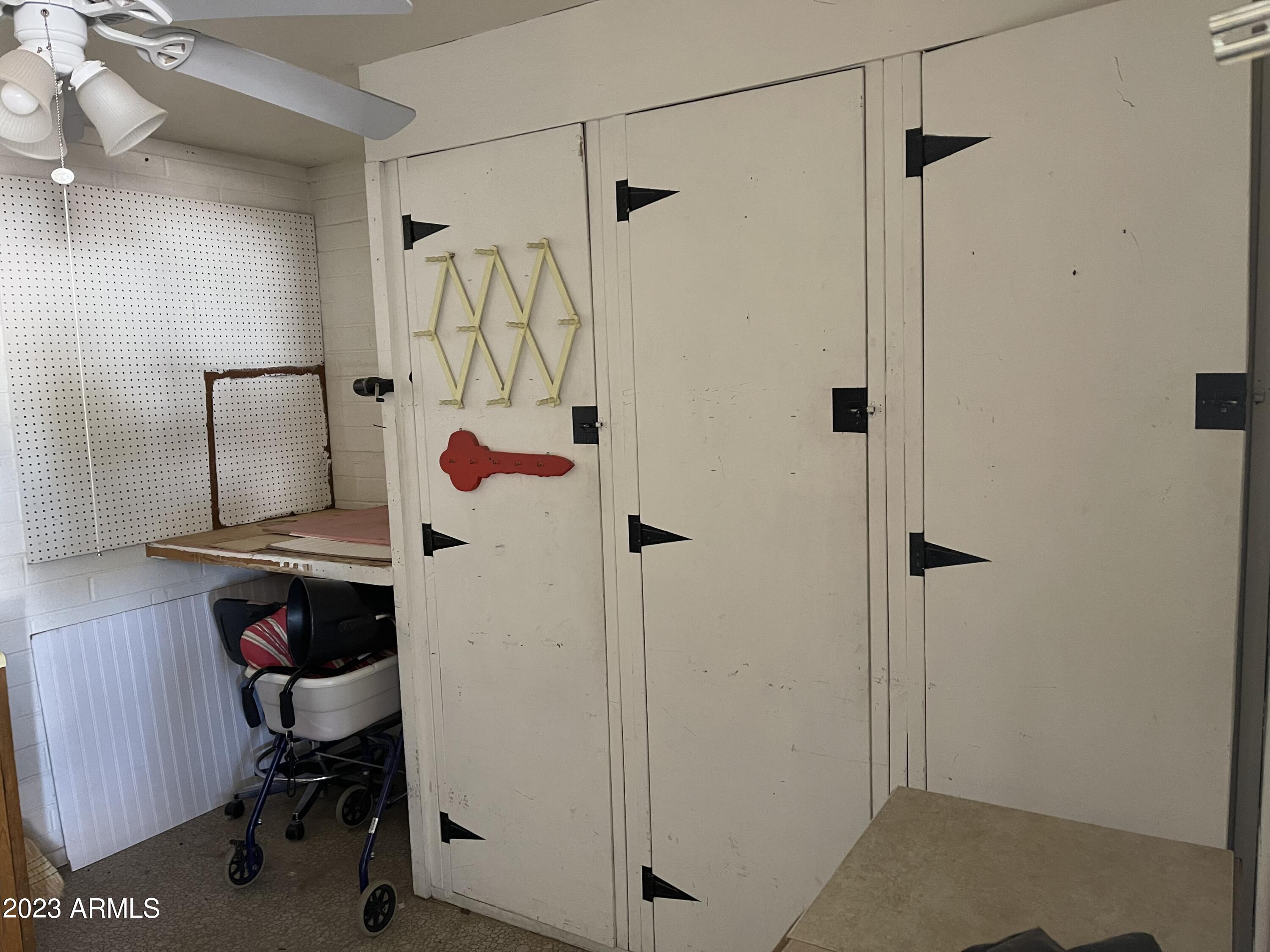 6217 E DES MOINES Street