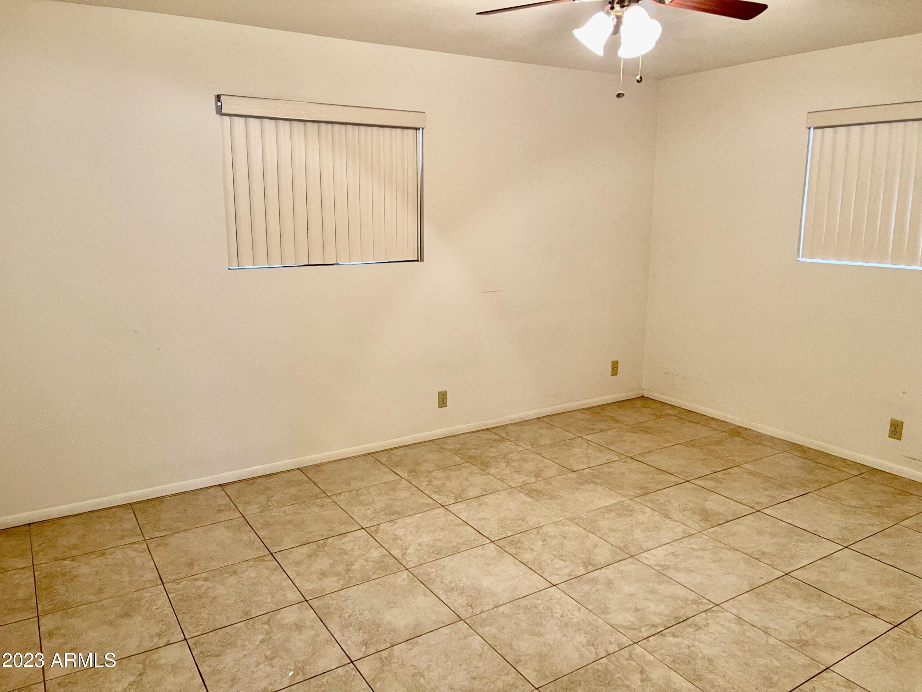 6217 E DES MOINES Street