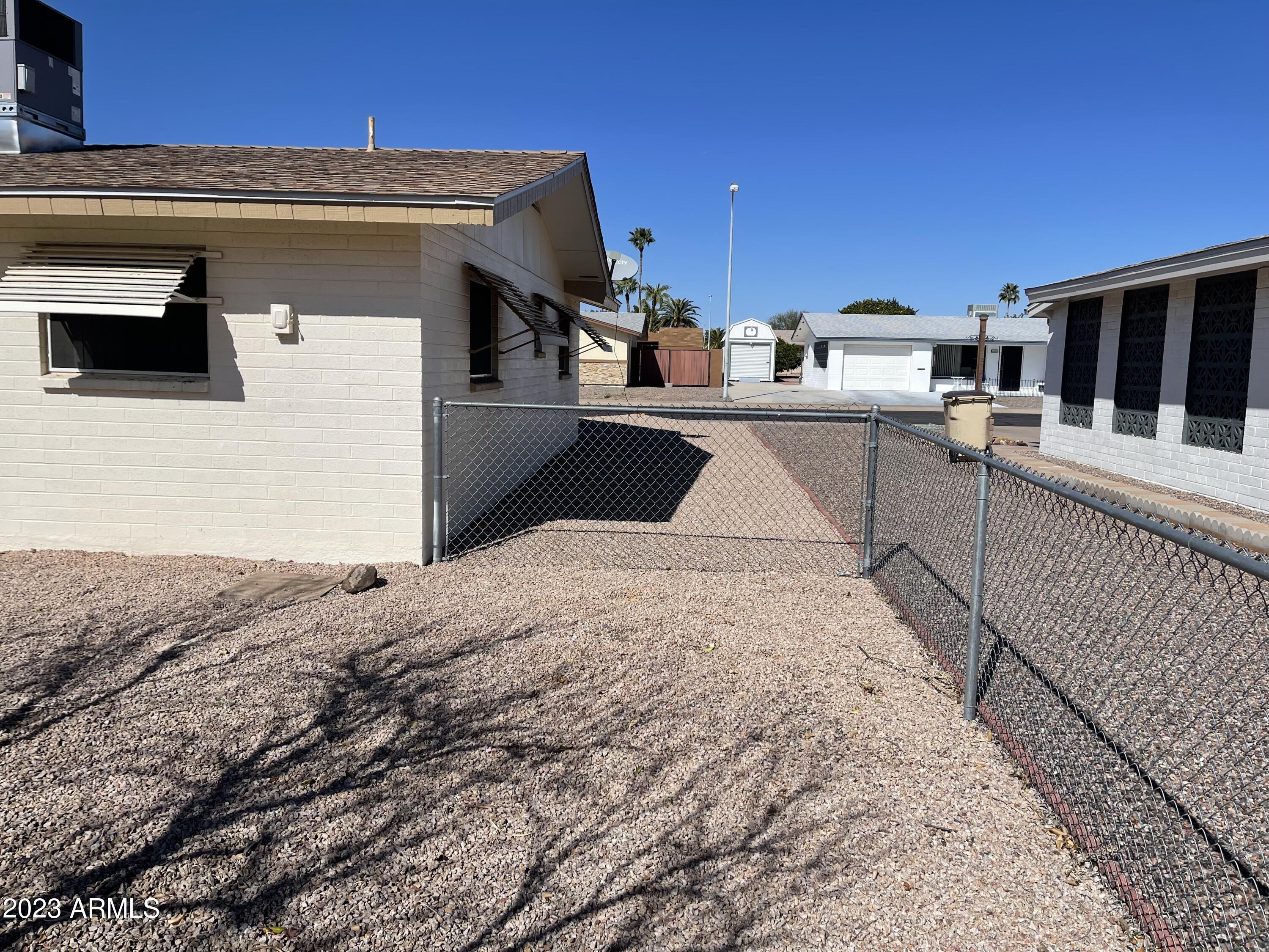 6217 E DES MOINES Street