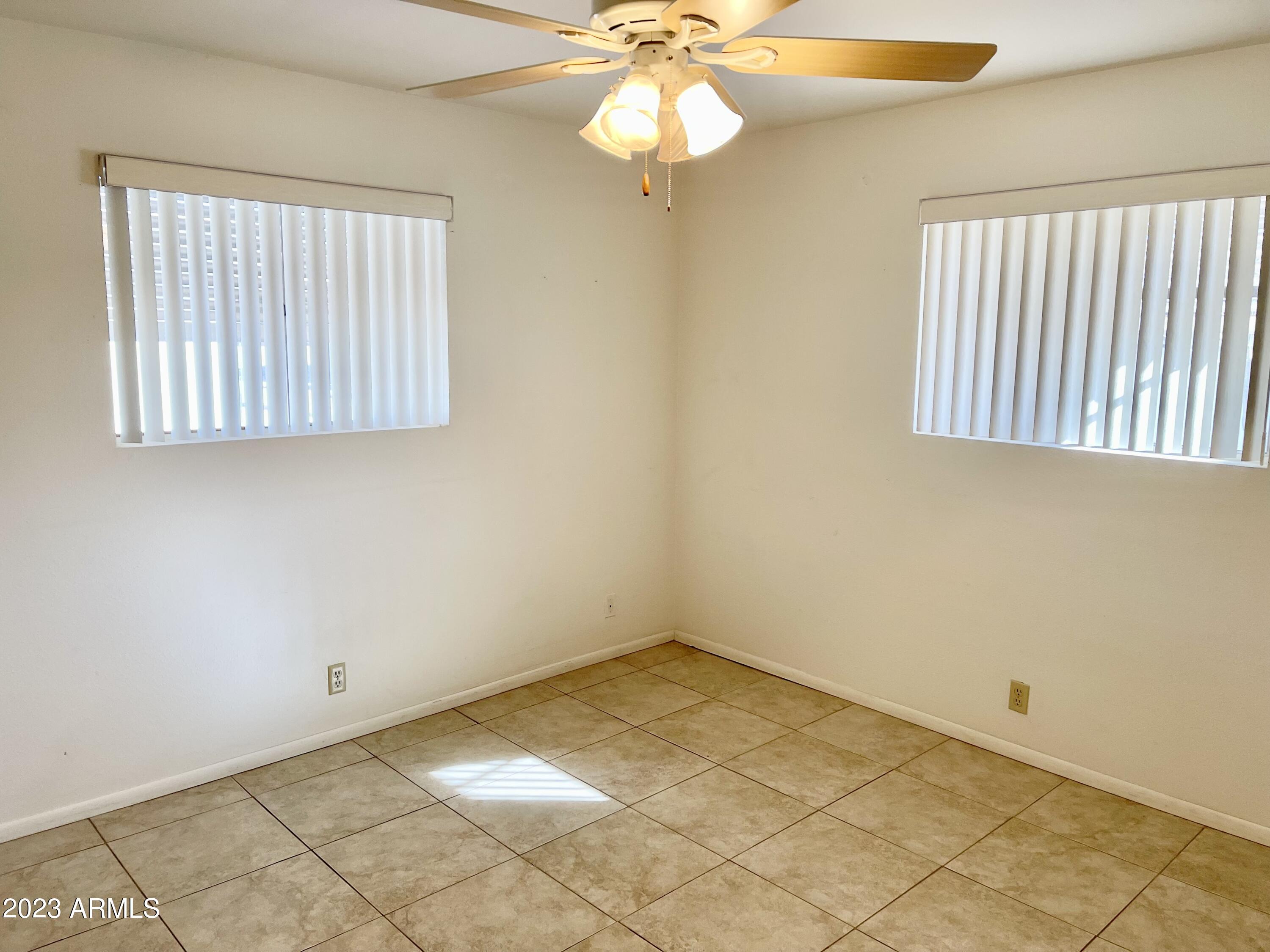 6217 E DES MOINES Street