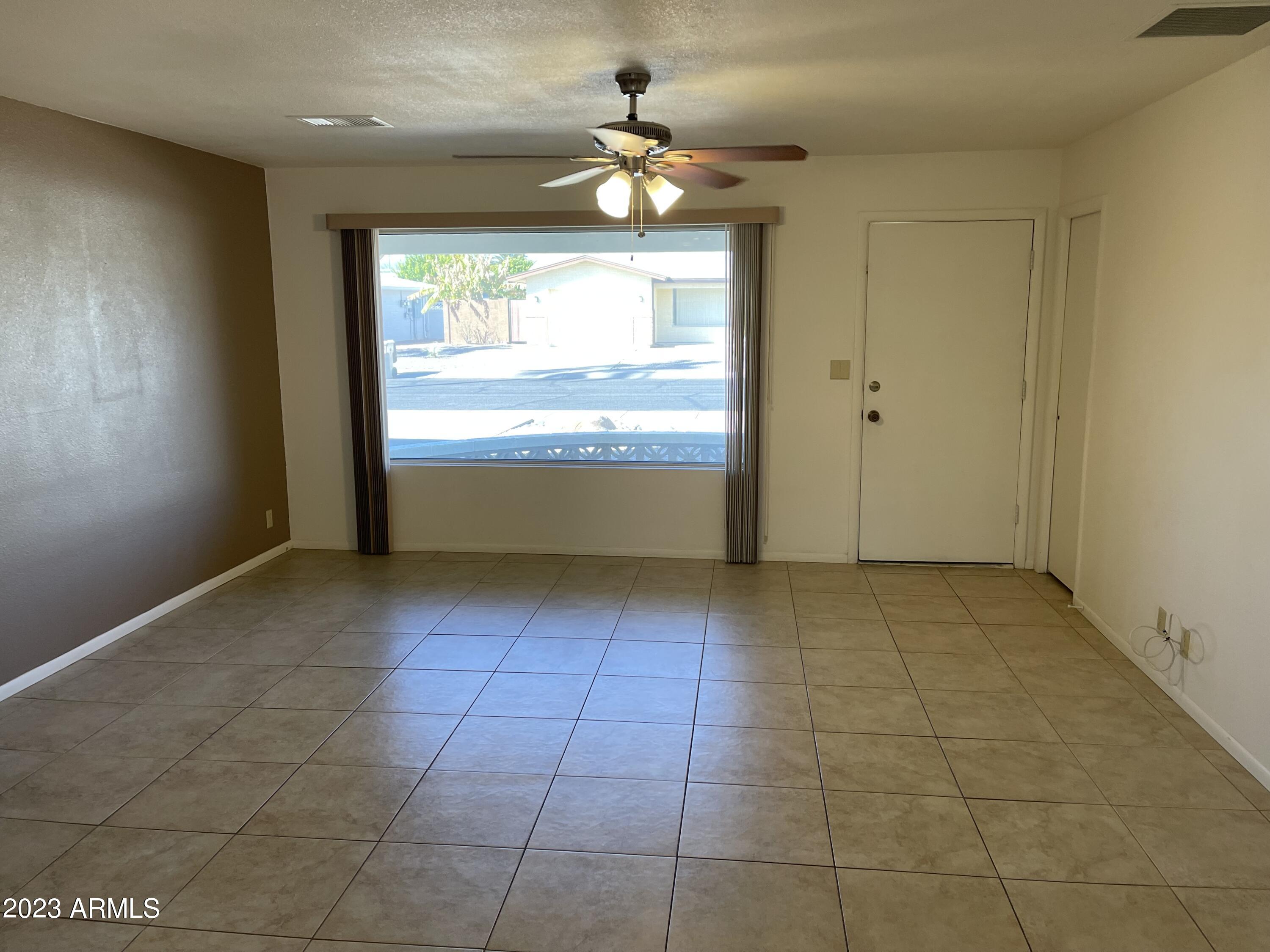 6217 E DES MOINES Street