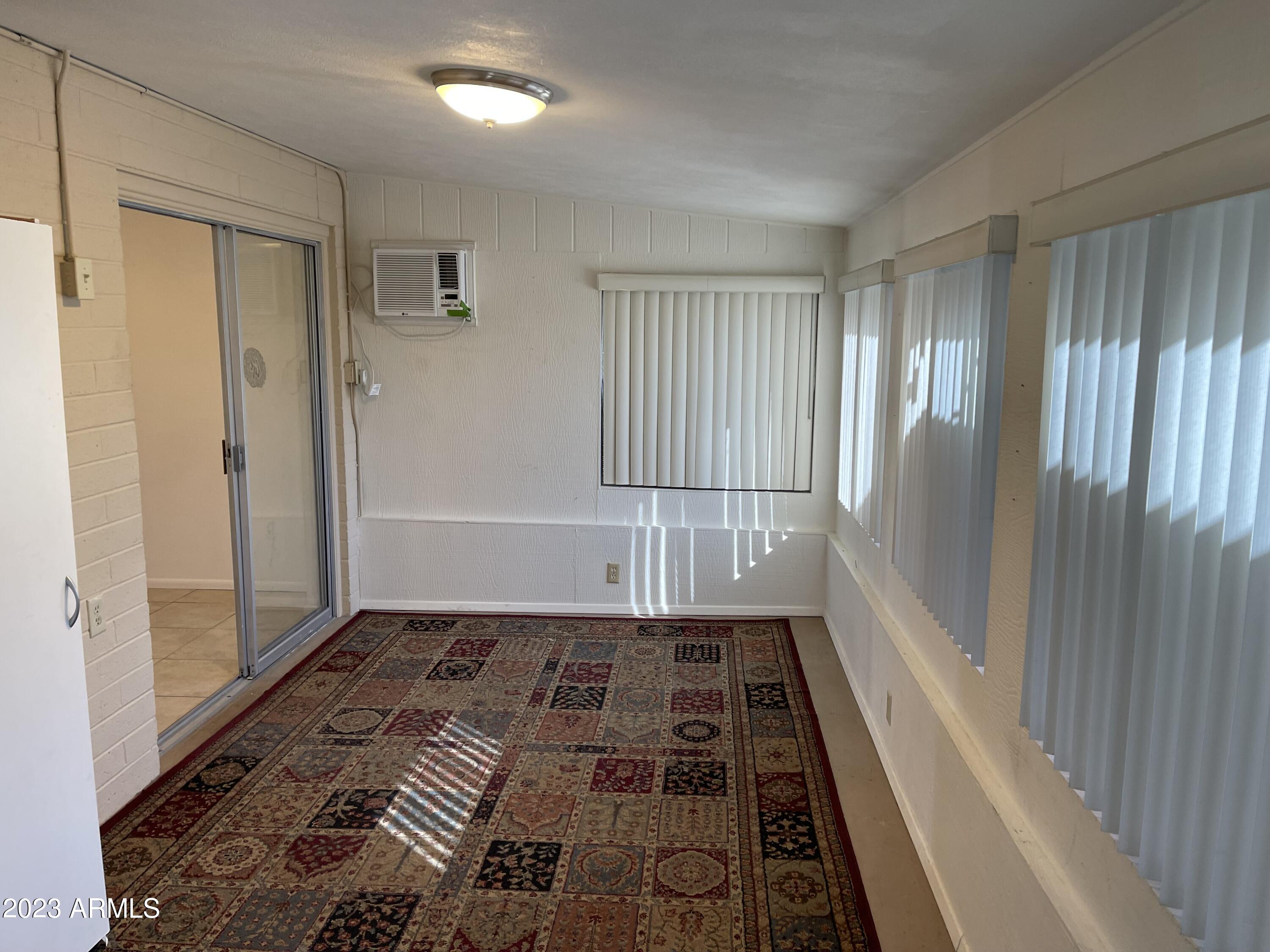 6217 E DES MOINES Street