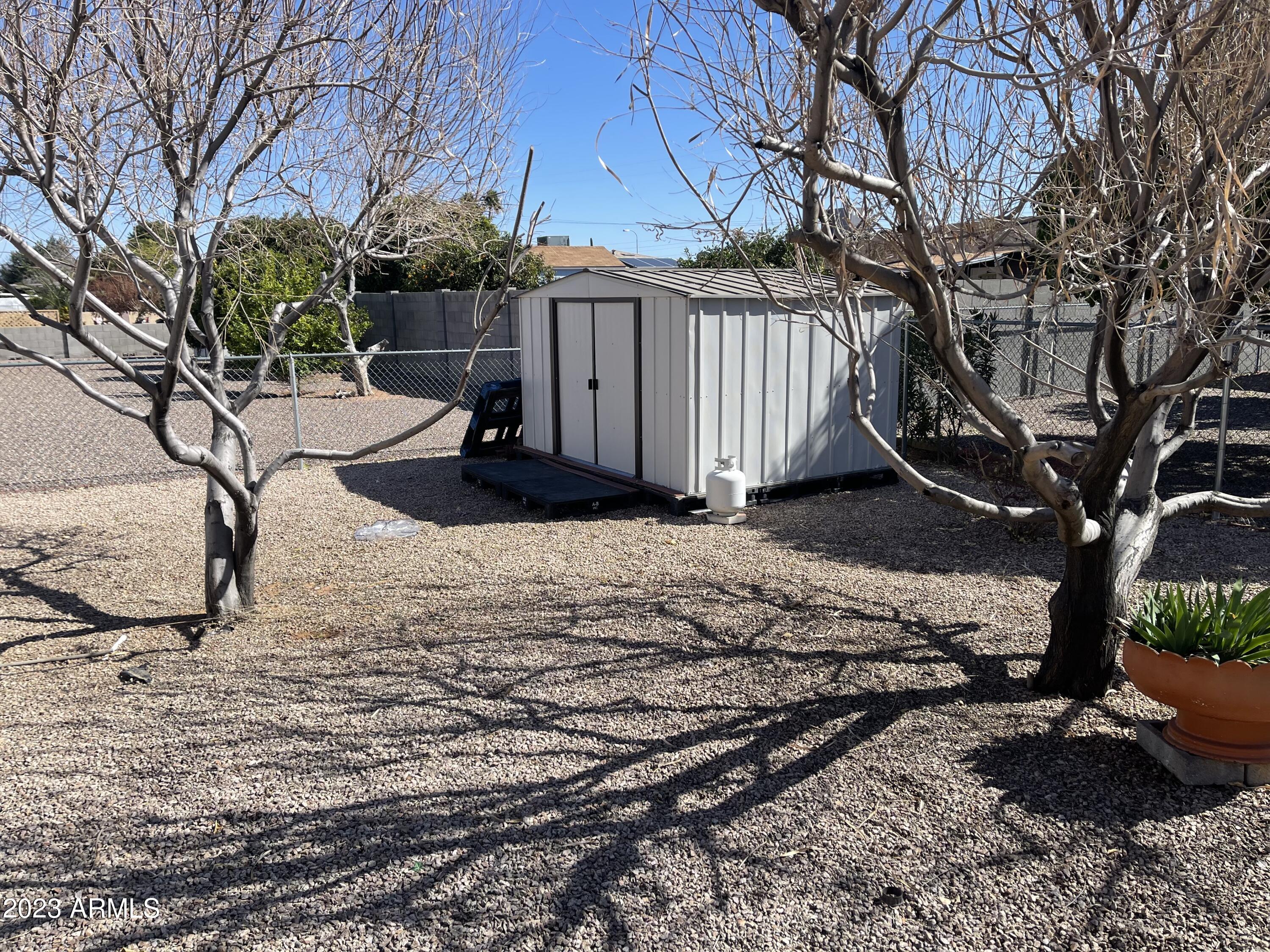 6217 E DES MOINES Street