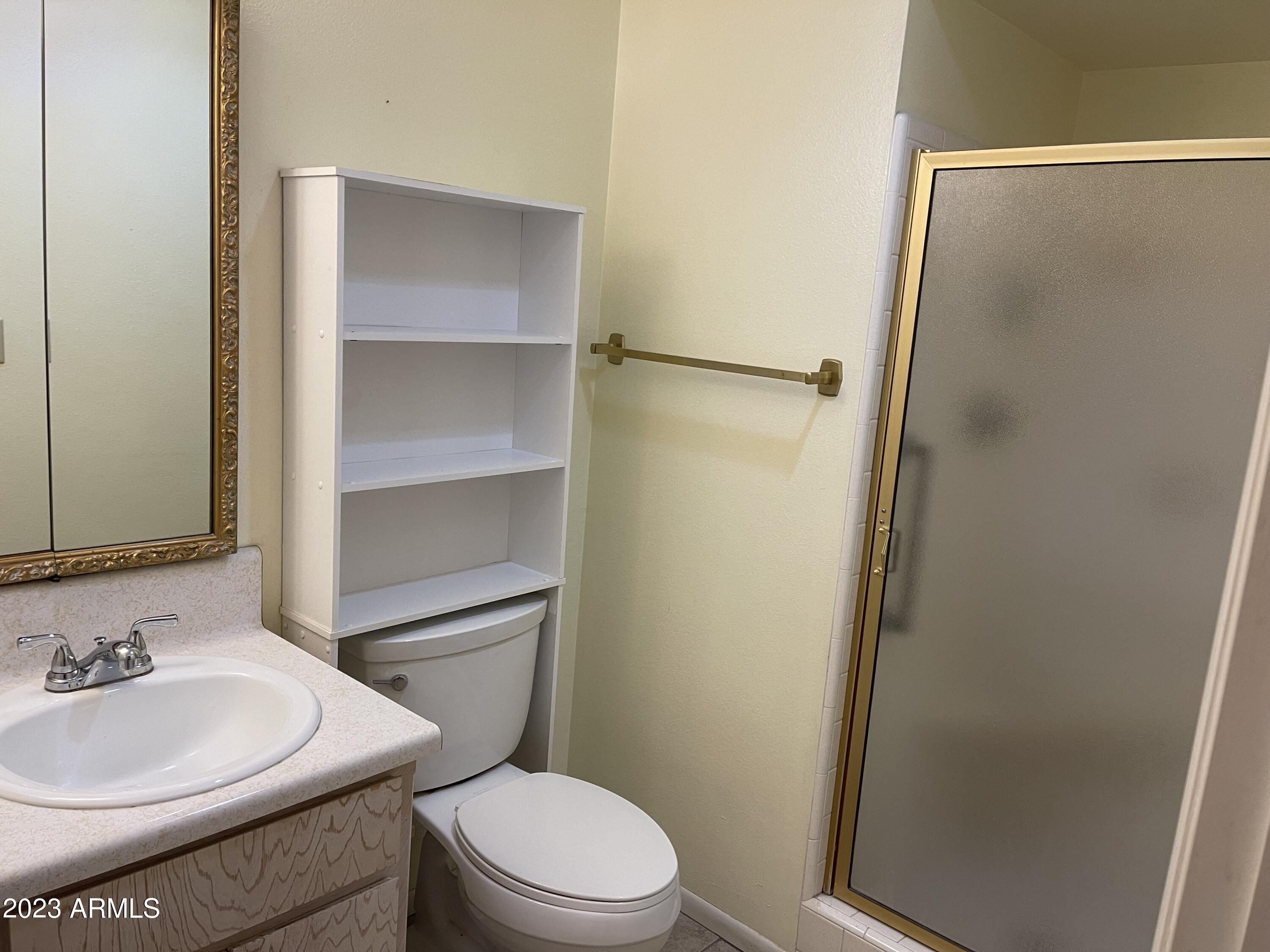 6217 E DES MOINES Street