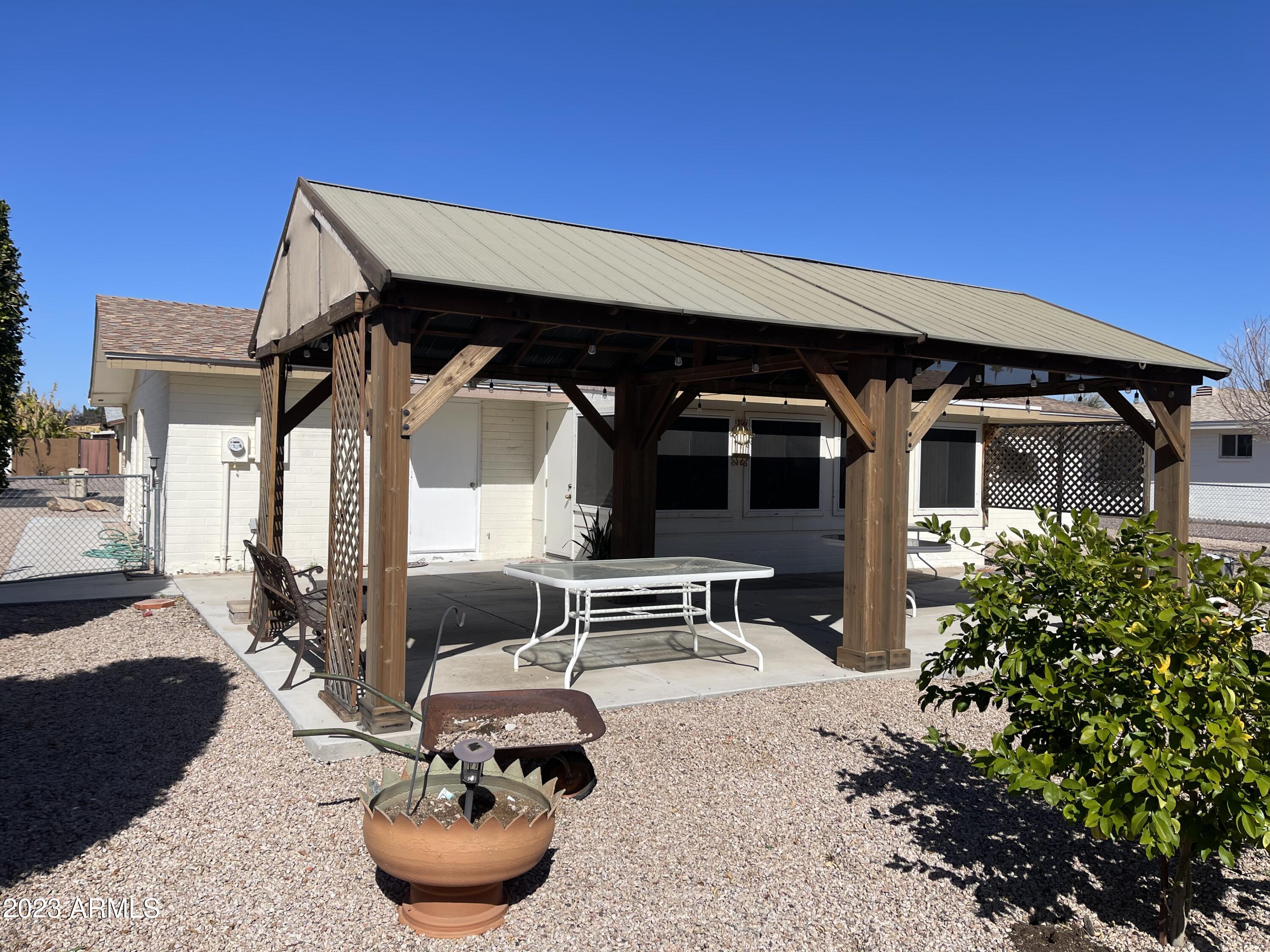 6217 E DES MOINES Street