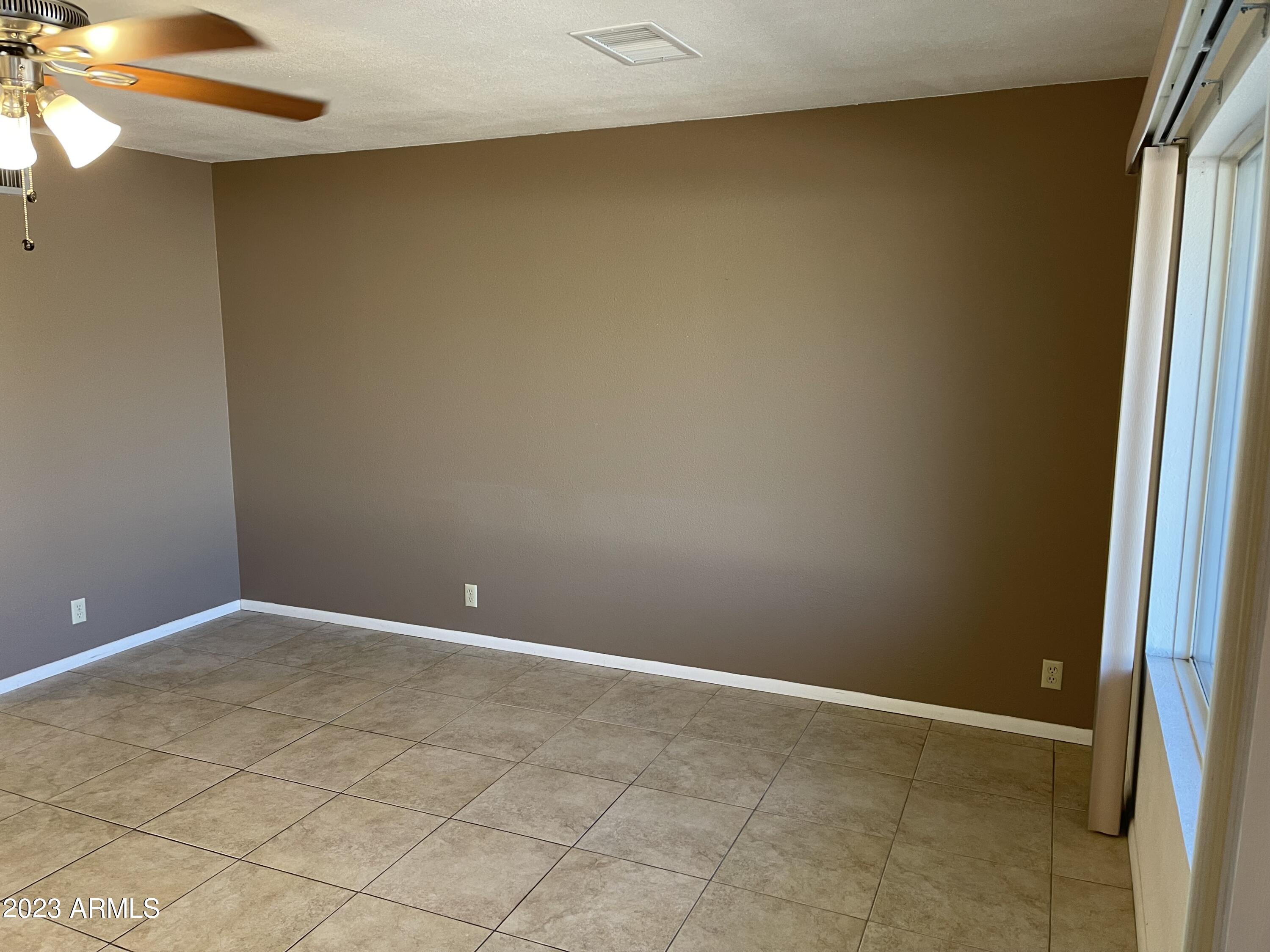 6217 E DES MOINES Street