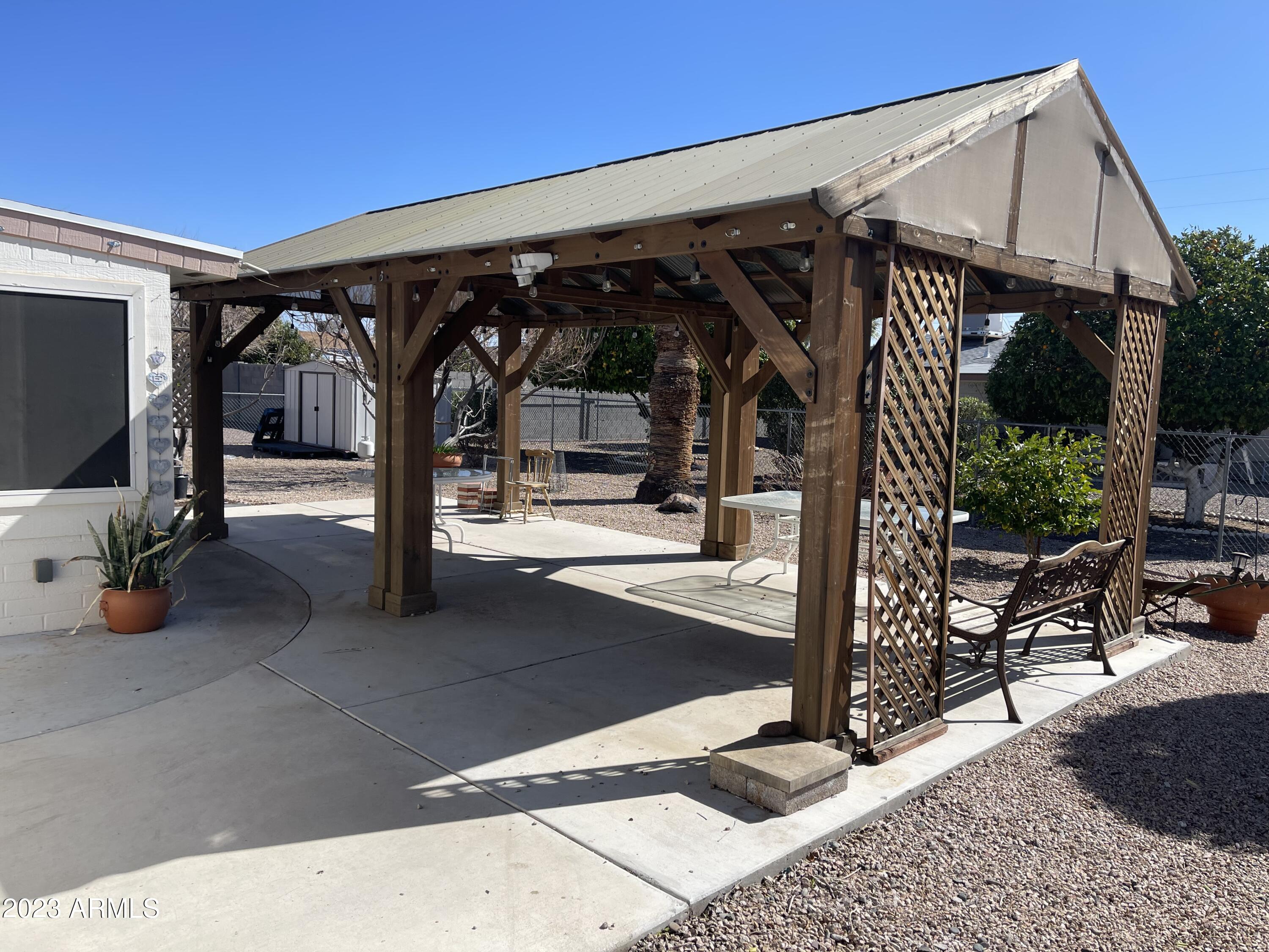 6217 E DES MOINES Street