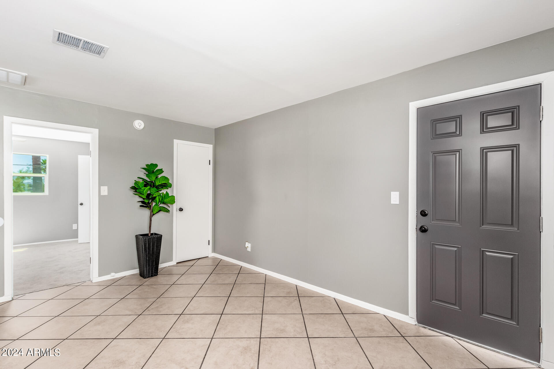 1945 E CLARENDON Avenue