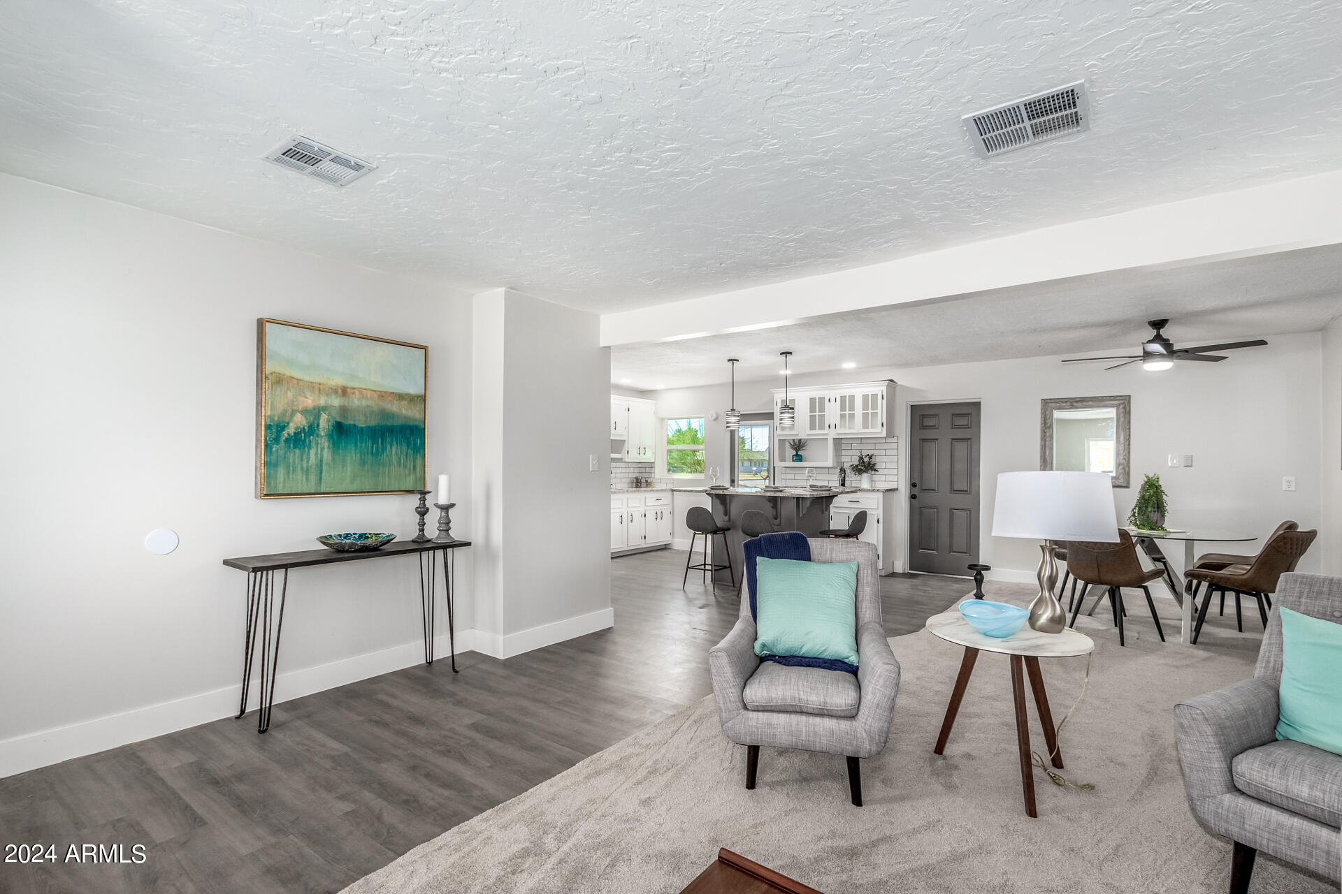 1945 E CLARENDON Avenue