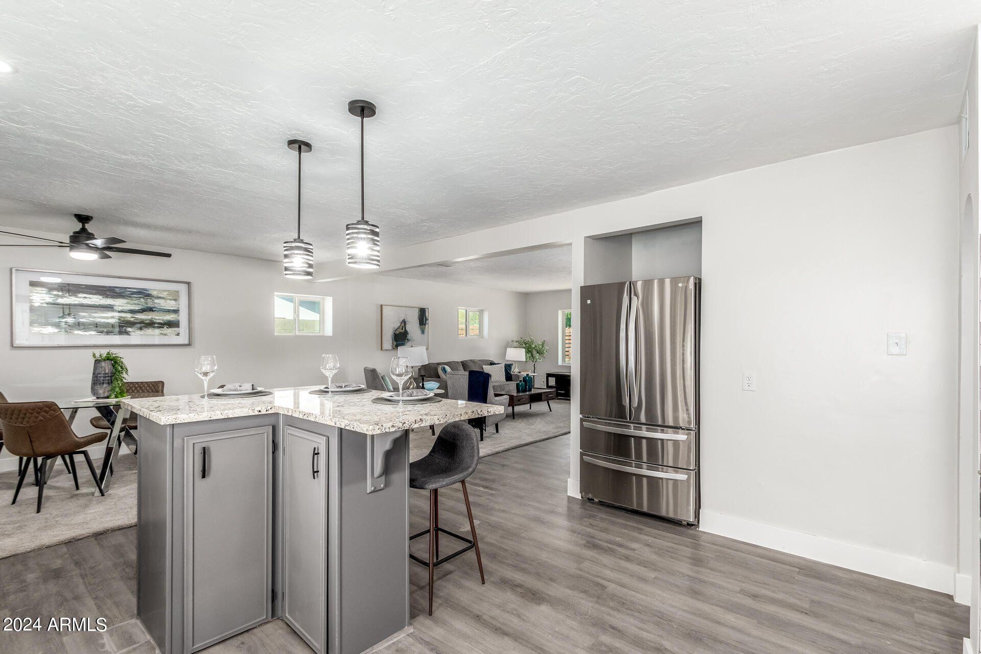 1945 E CLARENDON Avenue