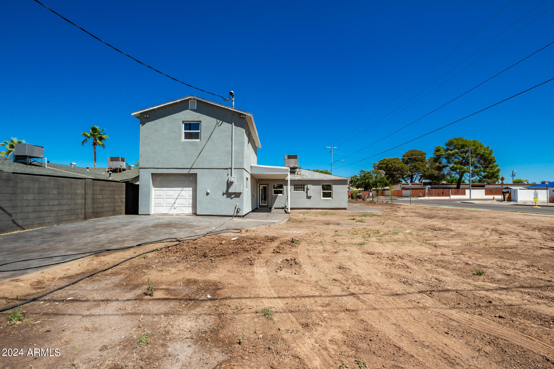 1945 E CLARENDON Avenue