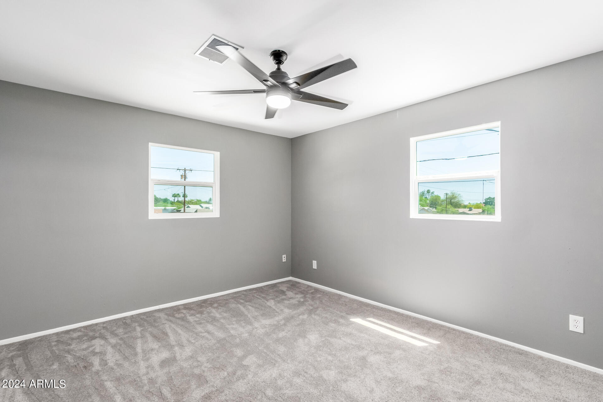 1945 E CLARENDON Avenue