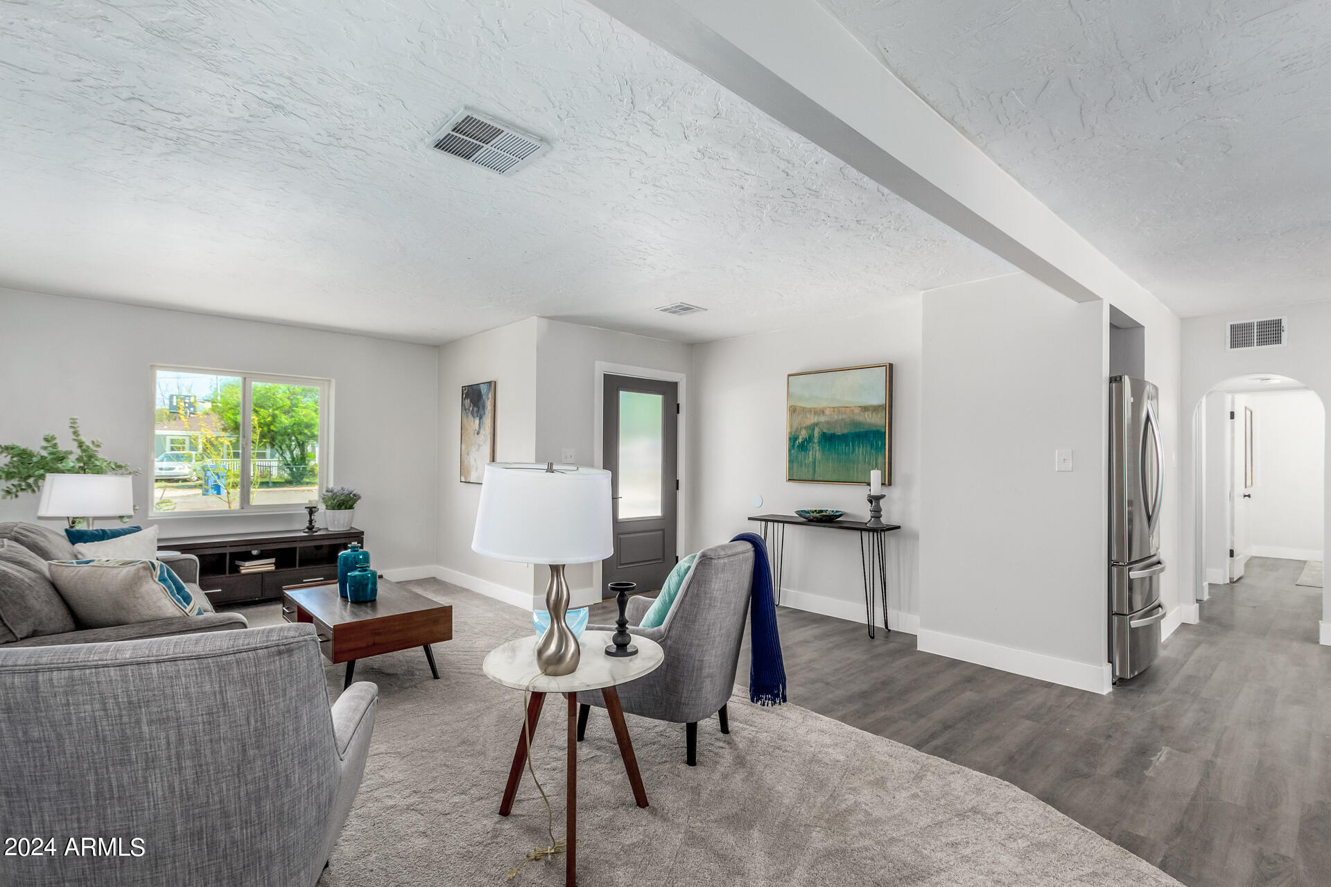 1945 E CLARENDON Avenue