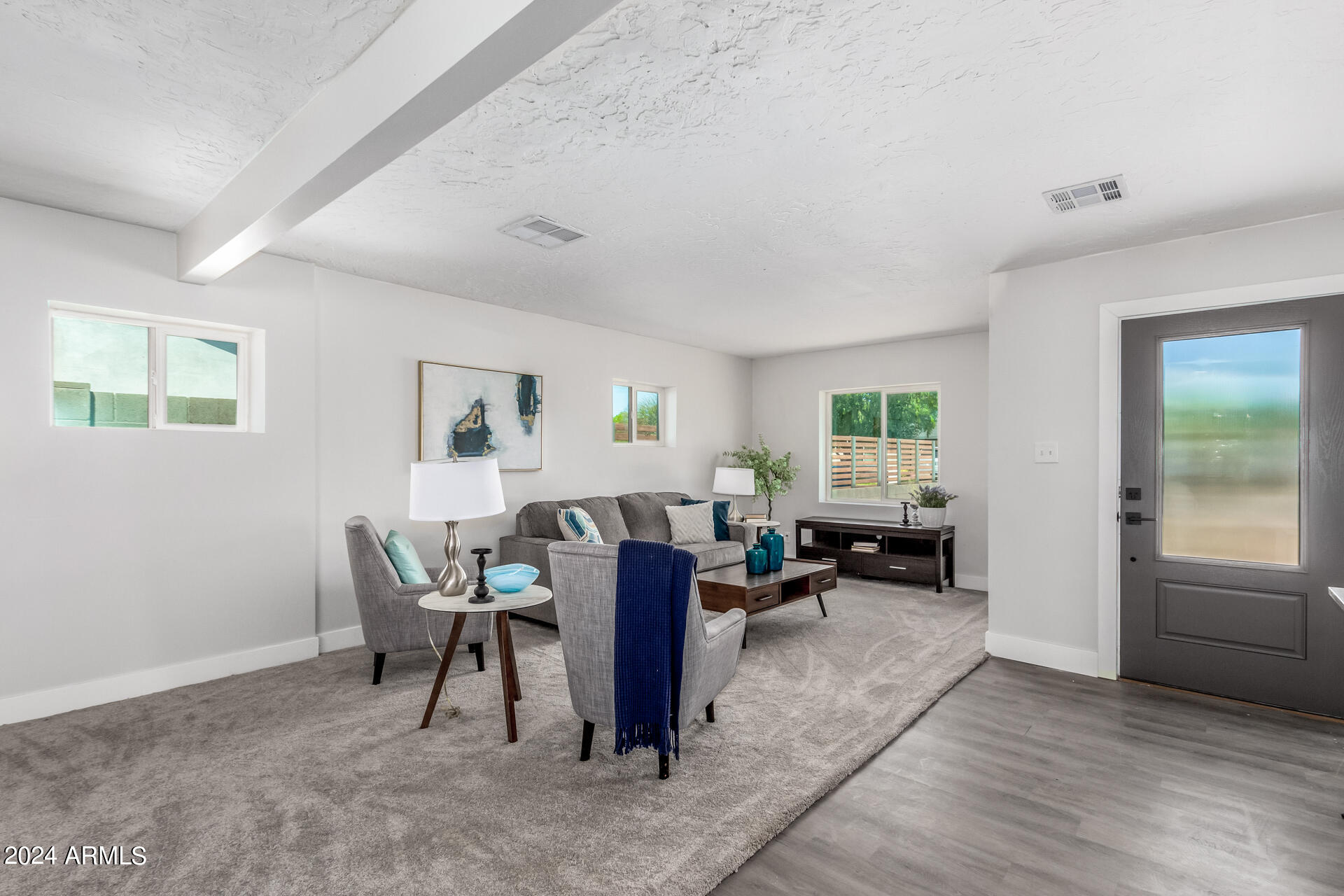 1945 E CLARENDON Avenue