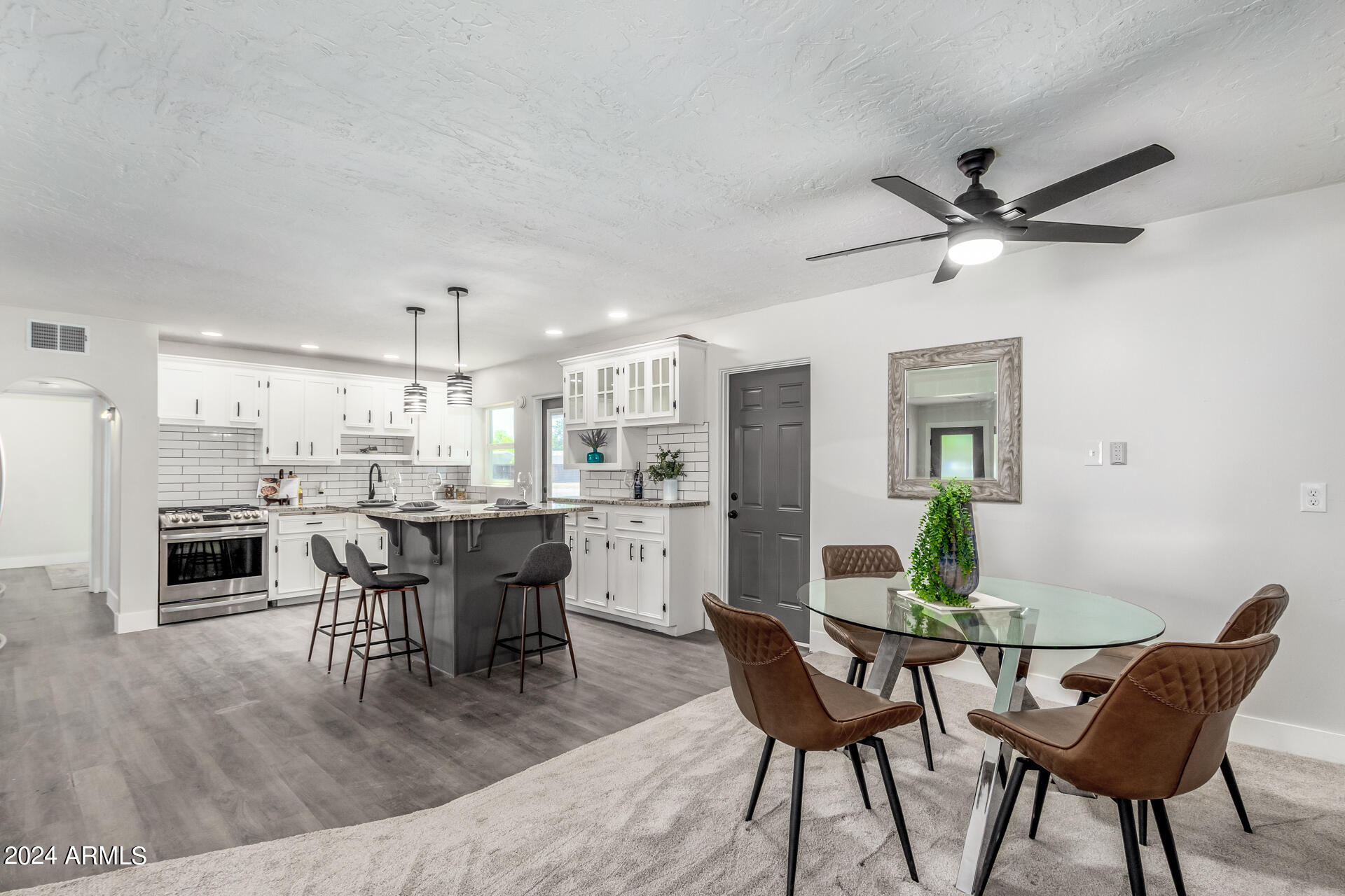 1945 E CLARENDON Avenue