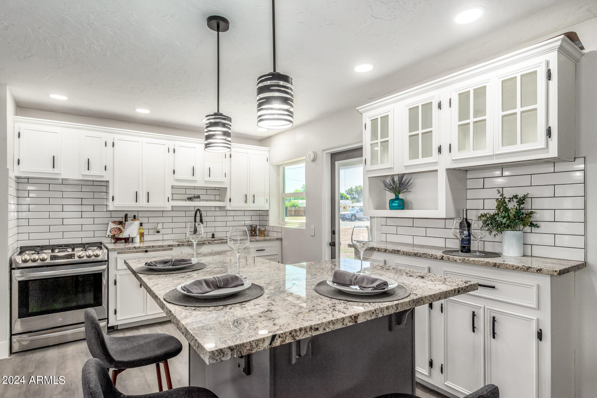 1945 E CLARENDON Avenue