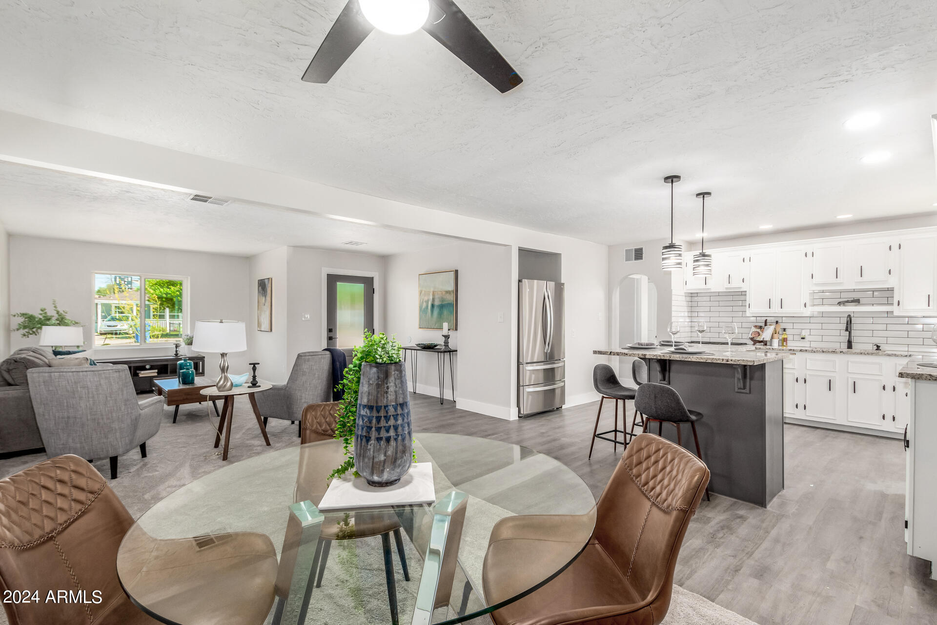 1945 E CLARENDON Avenue