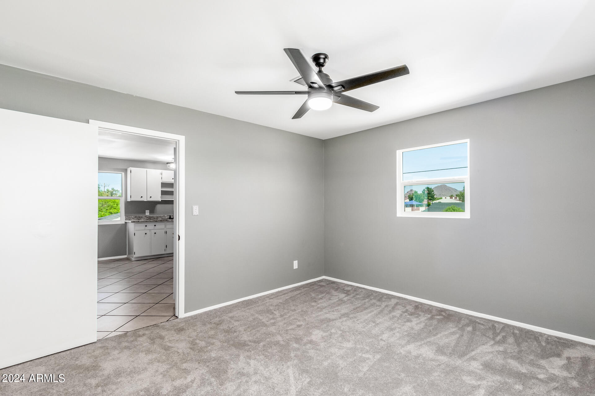 1945 E CLARENDON Avenue